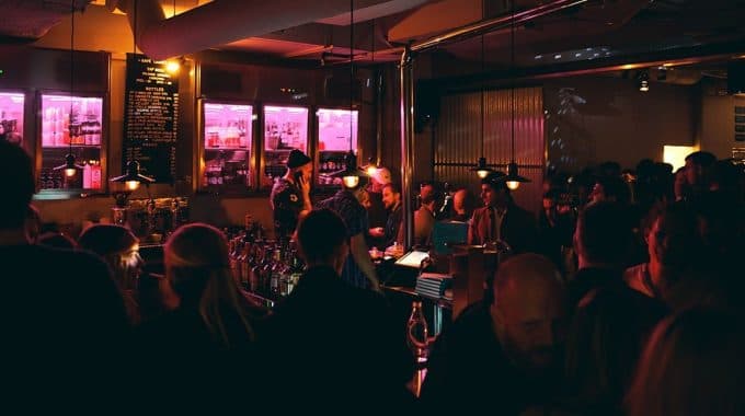 Restauranger i Stockholm där middag övergår i fest